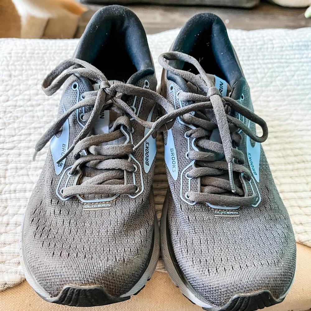 Brooks womens running shoes